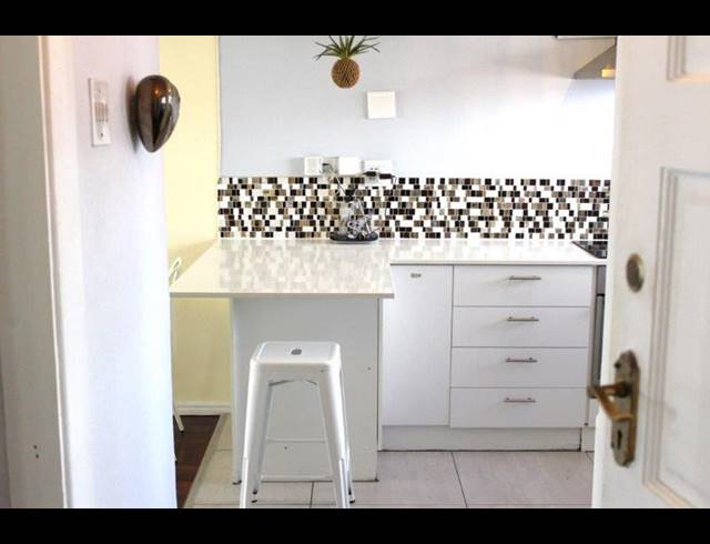 1 BEDROOM PROPERTY TO RENT IN SEA POINT